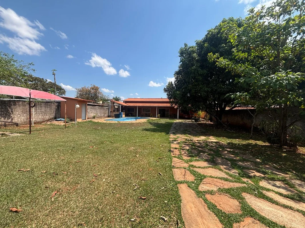 casa na 2 etapa com 3 quartos sendo uma suitecom piscina, sala cozinha.ótimo loc...