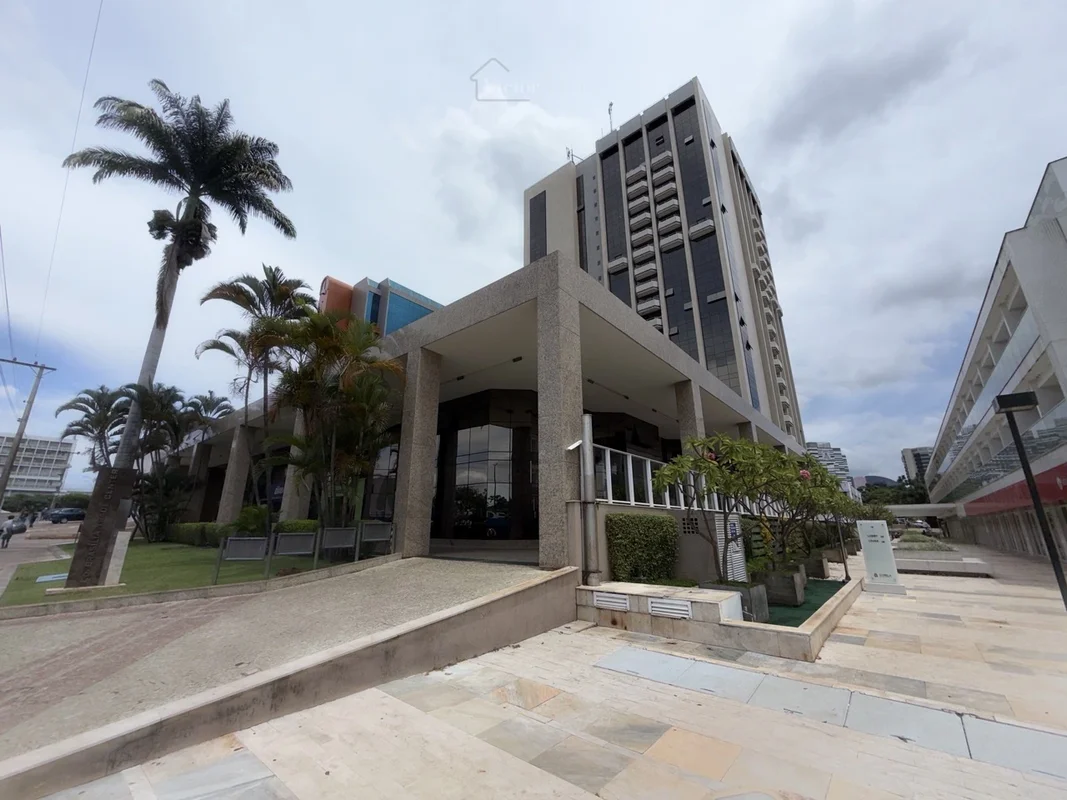 Sala comercial com varanda e garagem privativa — 36,5 m²Localizada no 2º andar, ...