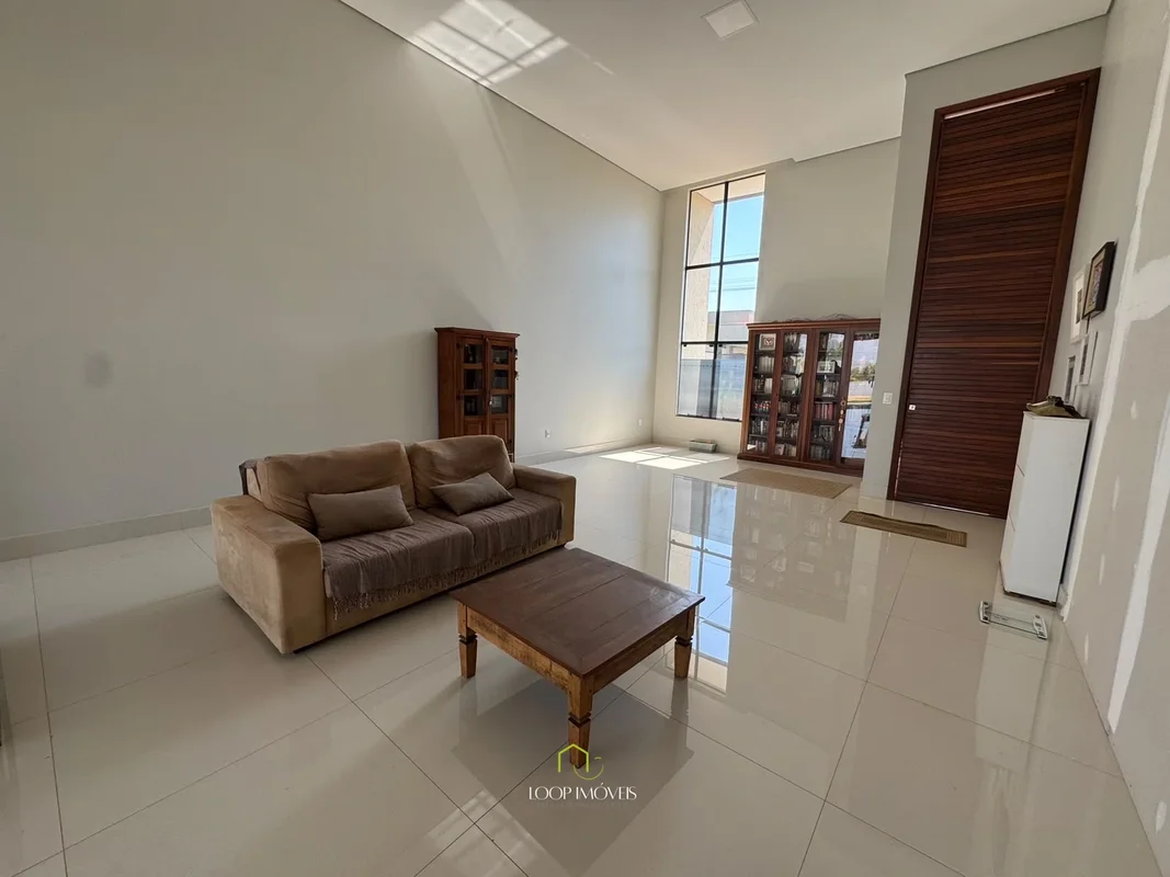 CASA 2 QUARTOS EM CONDOMÍNIO FECHADO – R$ 4.700,00Casa com aproximadamente 170 m...