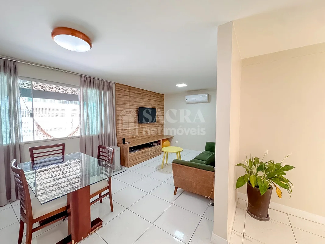Casa térrea na QE 13 do Guará 2, em terreno de 200 m², com localização estratégi...