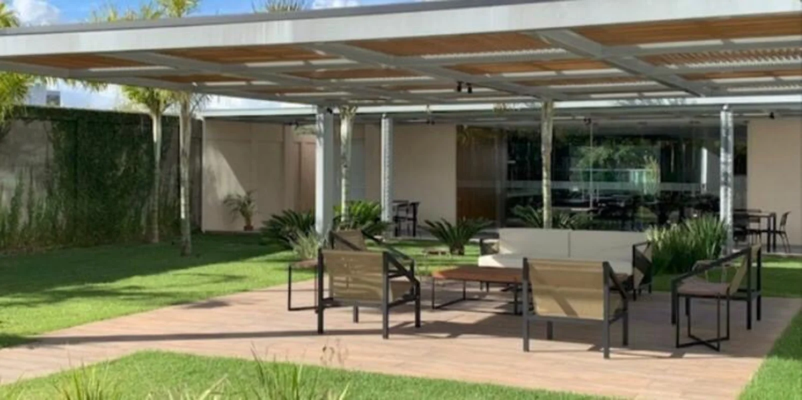 Alugo excelente imóvel de dois quartos com armário planejado, sala espaçosa e co...