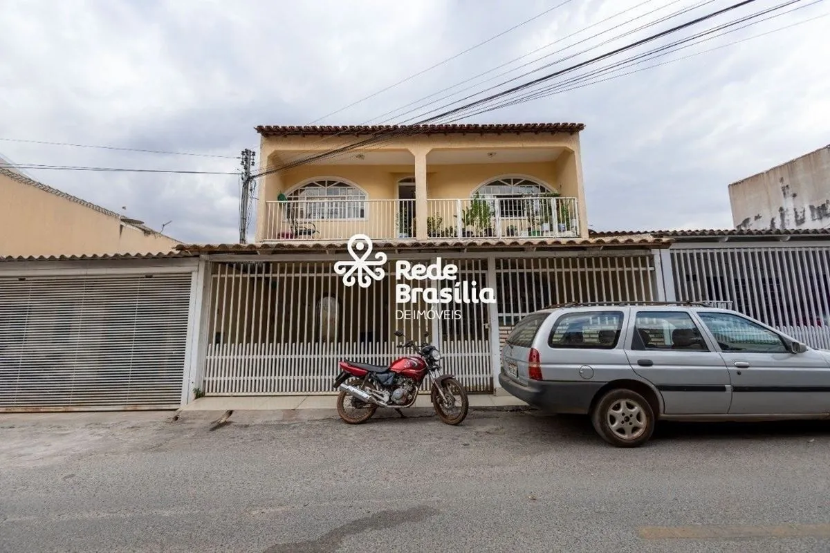 QR 03 | SOBRADO À VENDA | 04 QUARTOS | 02 SUÍTES | 02 VAGASSobrado amplo e versá...