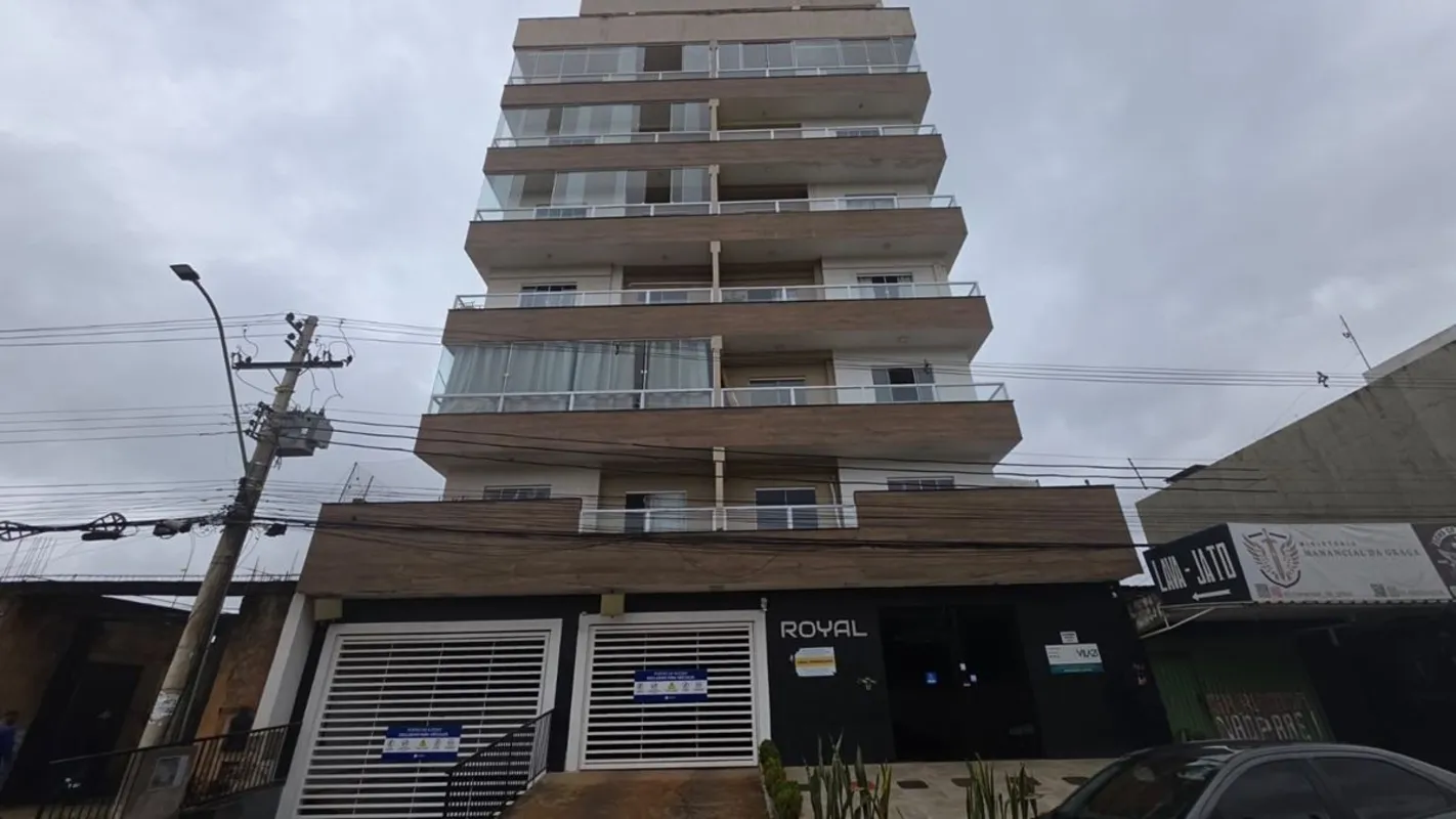 Apartamento no Edificio ROYAL, APTº de Canto todo Reformado com Vista Livre Anda...