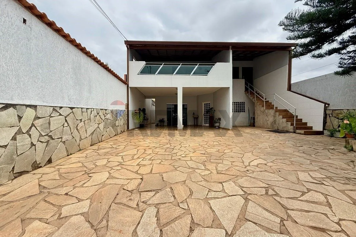 Sofisticação, Espaço e Localização Estratégica: Seu Novo Sobrado em Samambaia Su...