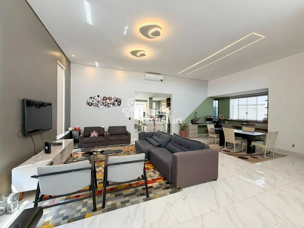 Excelente casa com três suítes, ambientes amplos e integrados, área externa agra...