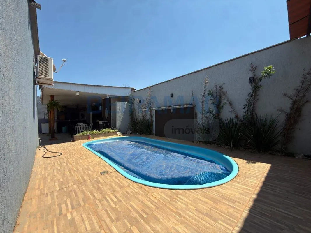 Esta magnífica casa oferece uma infraestrutura completa de lazer e segurança par...