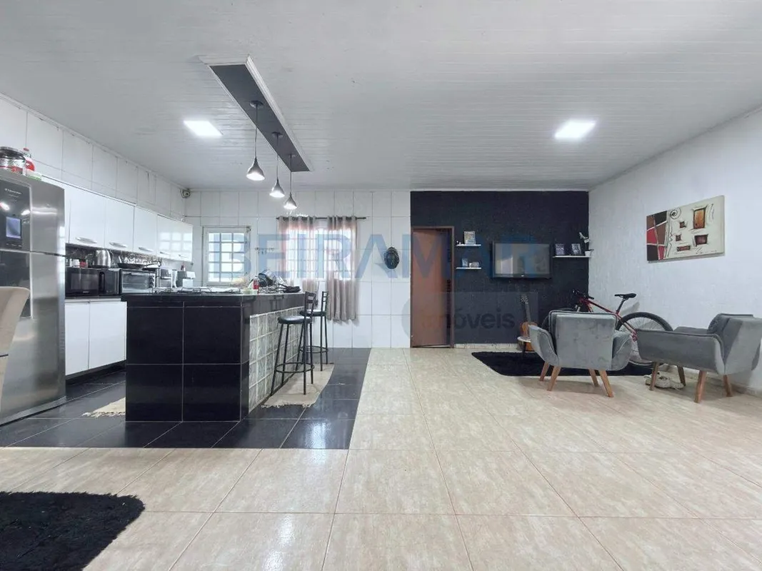 Esta magnífica casa oferece uma infraestrutura completa de lazer e segurança par...
