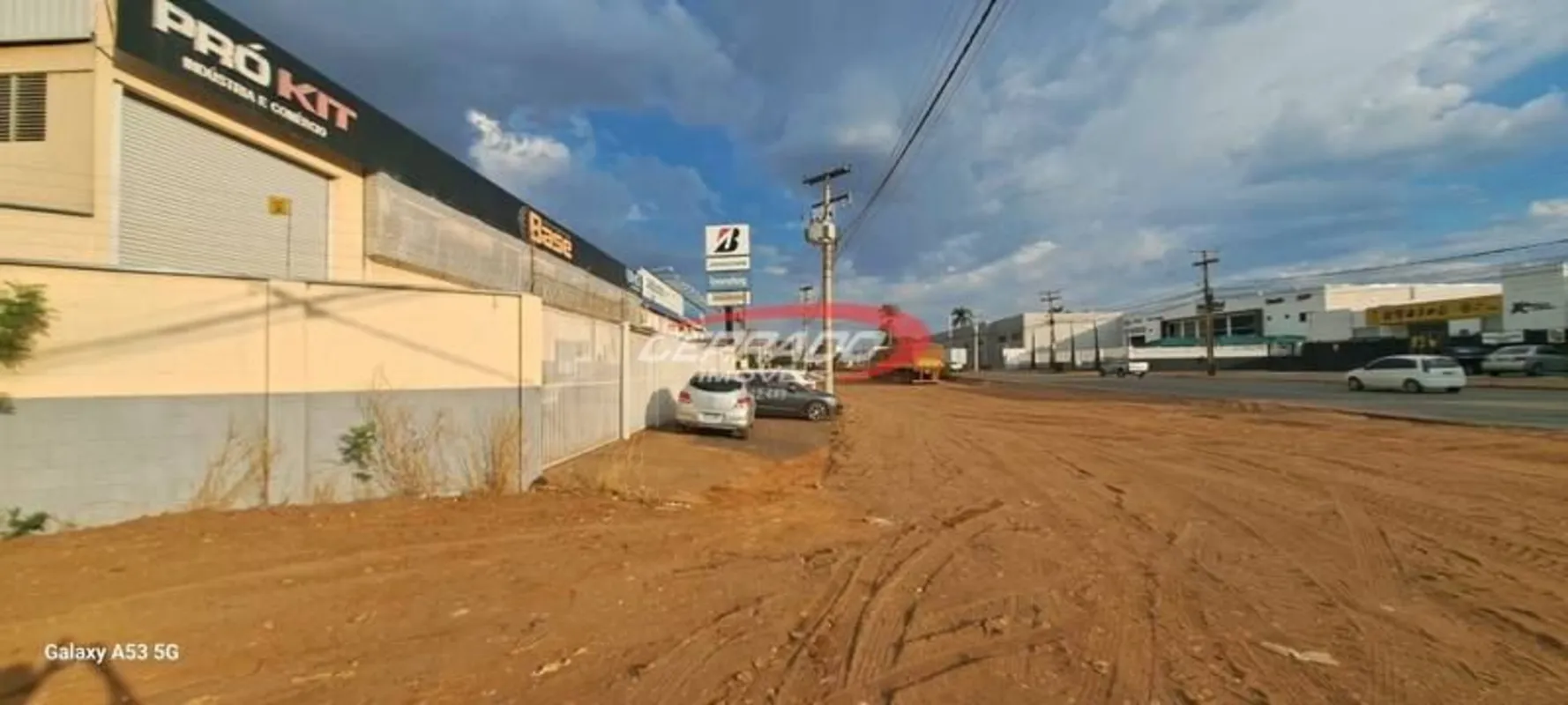 Galpão de esquina com 845 m² de área construida !!Bom localização em uma região ...