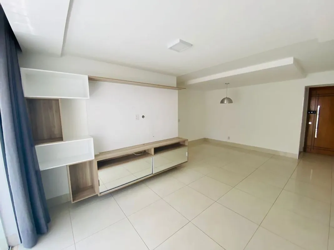 Apartamento totalmente reformado na Rua T 36, no Setor Bueno, em Goiânia. Em and...