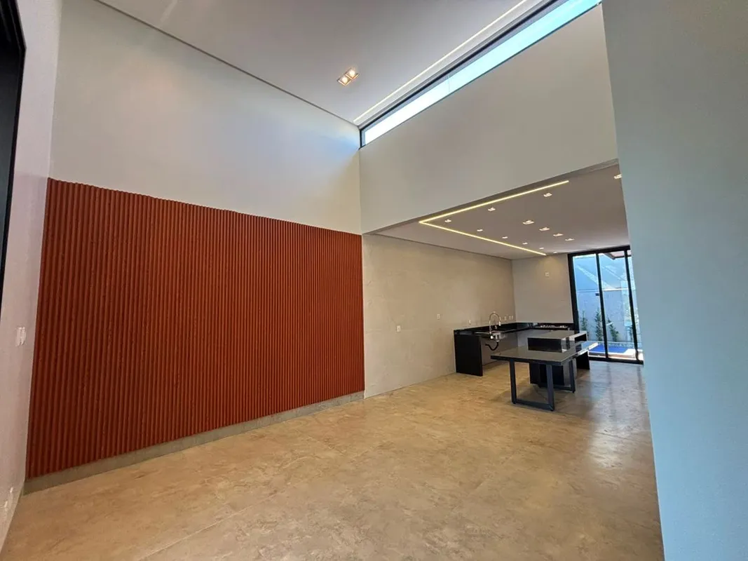 Casa térrea localizada no Jardins Capri•Lote: 263 m2•Área construída: 147 m2 •03...