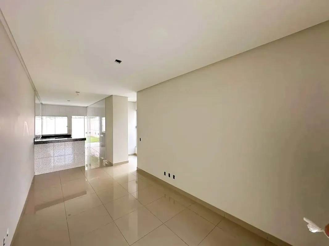 Esta casa de 99 m² fica no Moinho dos Ventos, em Goiânia, em um terreno de 180 m...