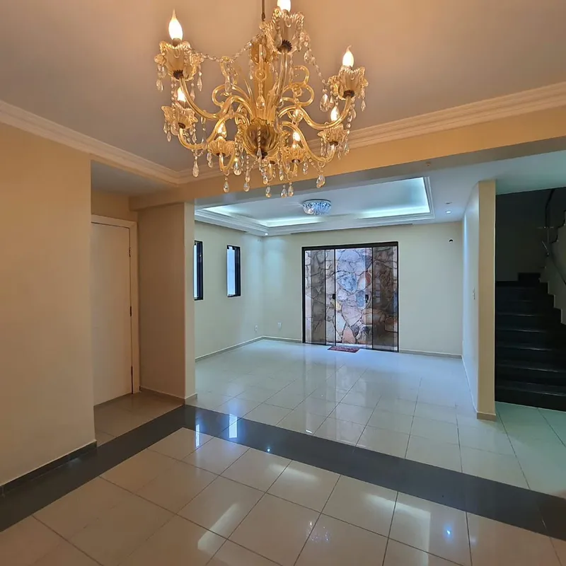 Sobrado residencial ou comercial, no Jardim América 4/4, sendo uma suítePaviment...