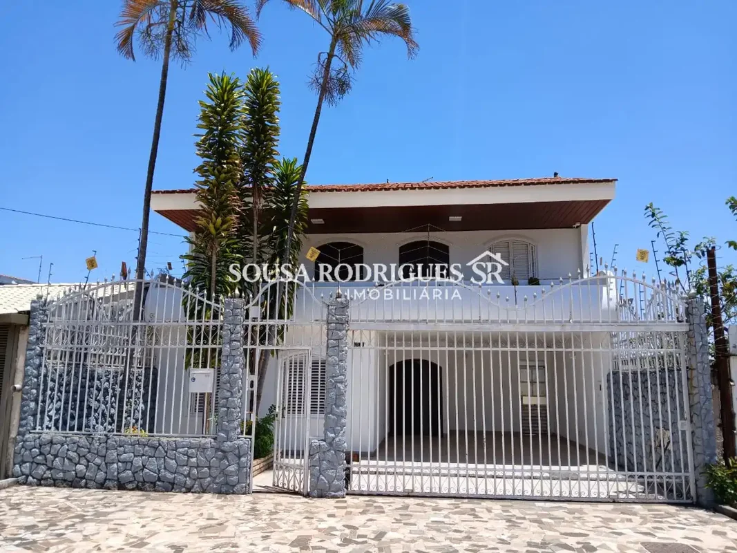 **Casa Sobrado com 4 Suítes, Piscina, Churrasqueira e Sauna – R$ 980.000**Excele...