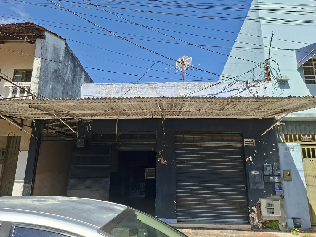São 2 Casa 1 com 2Qts, outra de 3Qts e 1 Sala Comercial na Frente Setor. Jardim ...