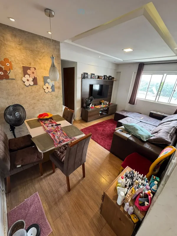 Vendo excelente Apartamento de 2 Quartos reformado com armários planejados na CL...