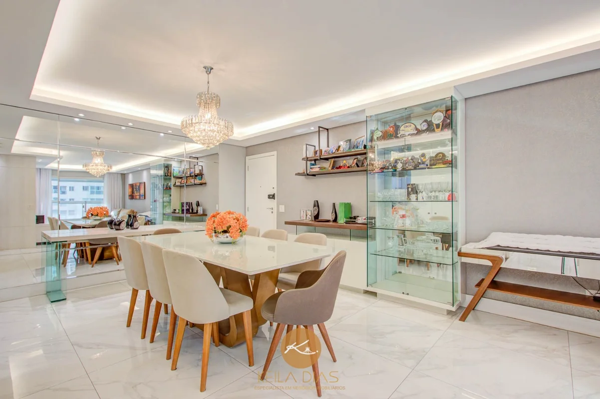 Um apartamento pronto para morar, com reforma de bom gosto e planta inteligente ...