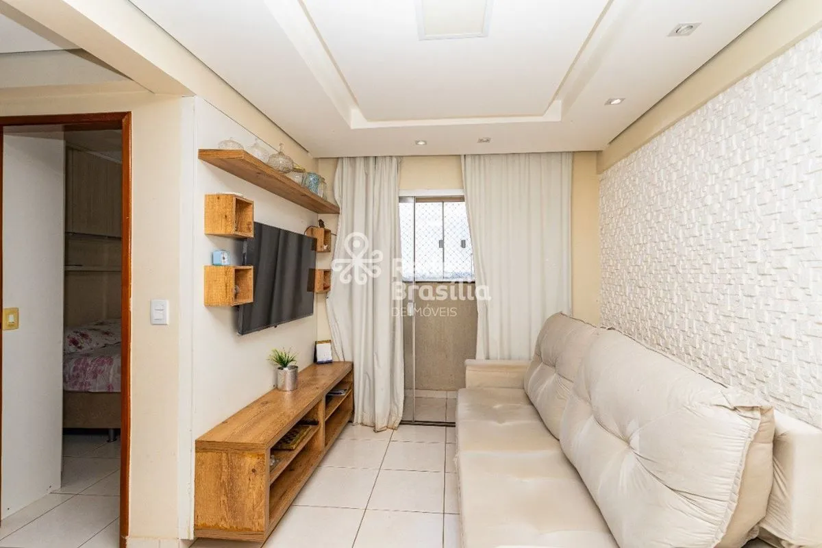 Apartamento reformado. Conta com:Sala com Iluminação de teto diferenciada;2 quar...