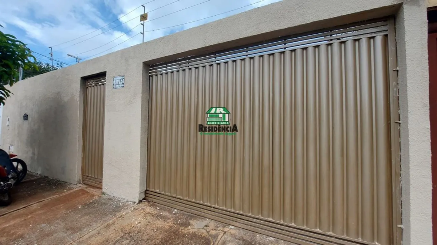 Casa com pintura nova, contendo:03 quartos, sendo 01 suíte;Banheiro social;Sala;...