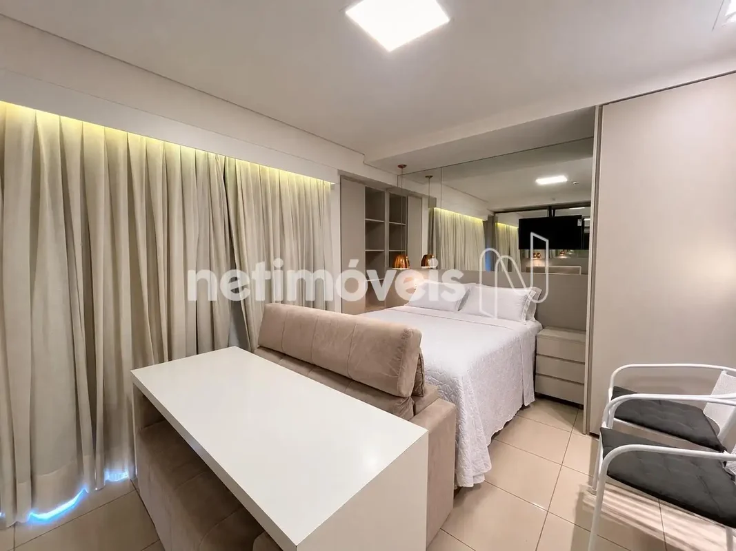 DESCRIÇÃO DO IMÓVEL:01 suíte;Varanda;Ambientes decorados;Mobiliado;Maquina de La...