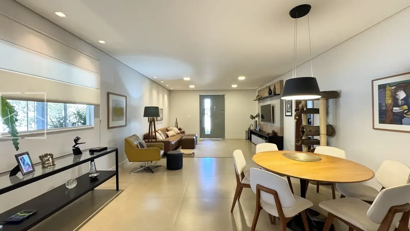 Descubra a oportunidade de morar no coração do Lago Norte! Esta casa térrea no S...