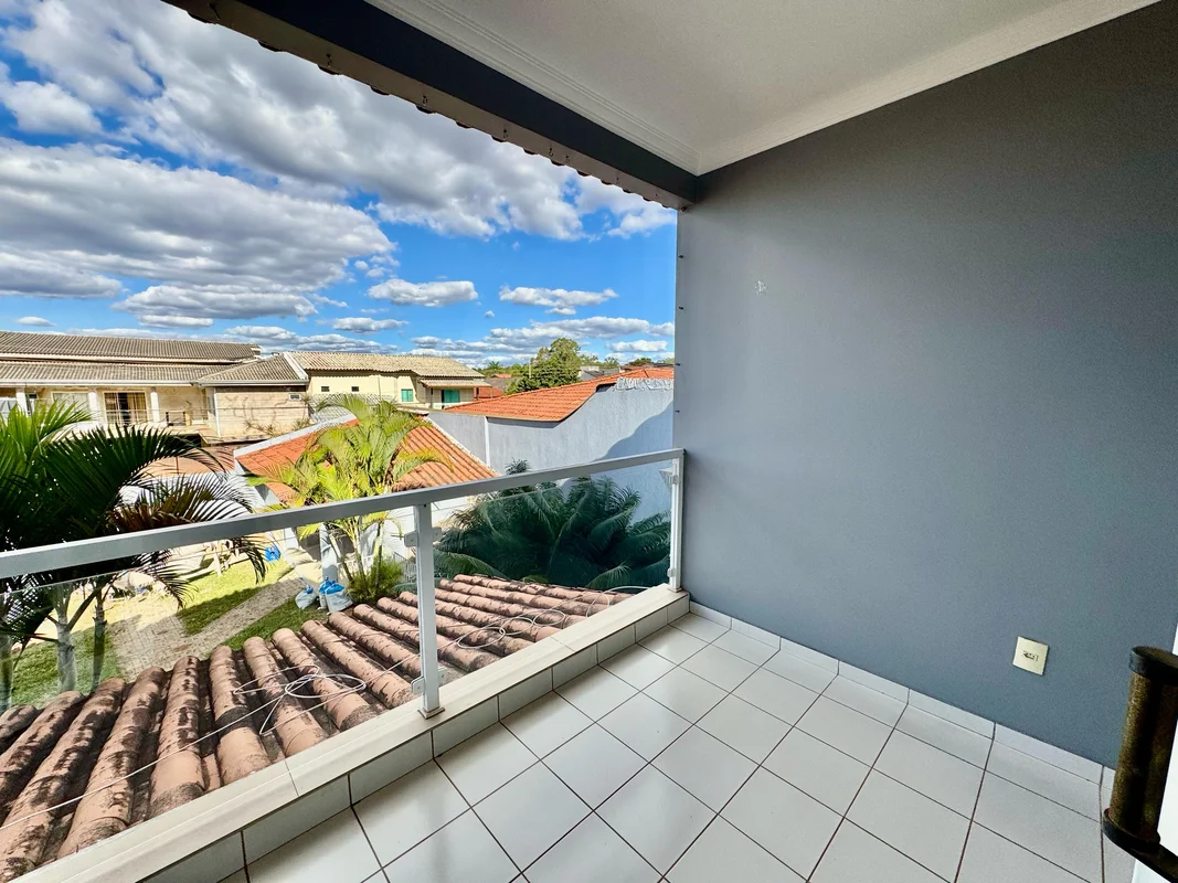 Condomínio Império dos Nobres Excelente casa em lote de 450 m2 390m2 construídos...