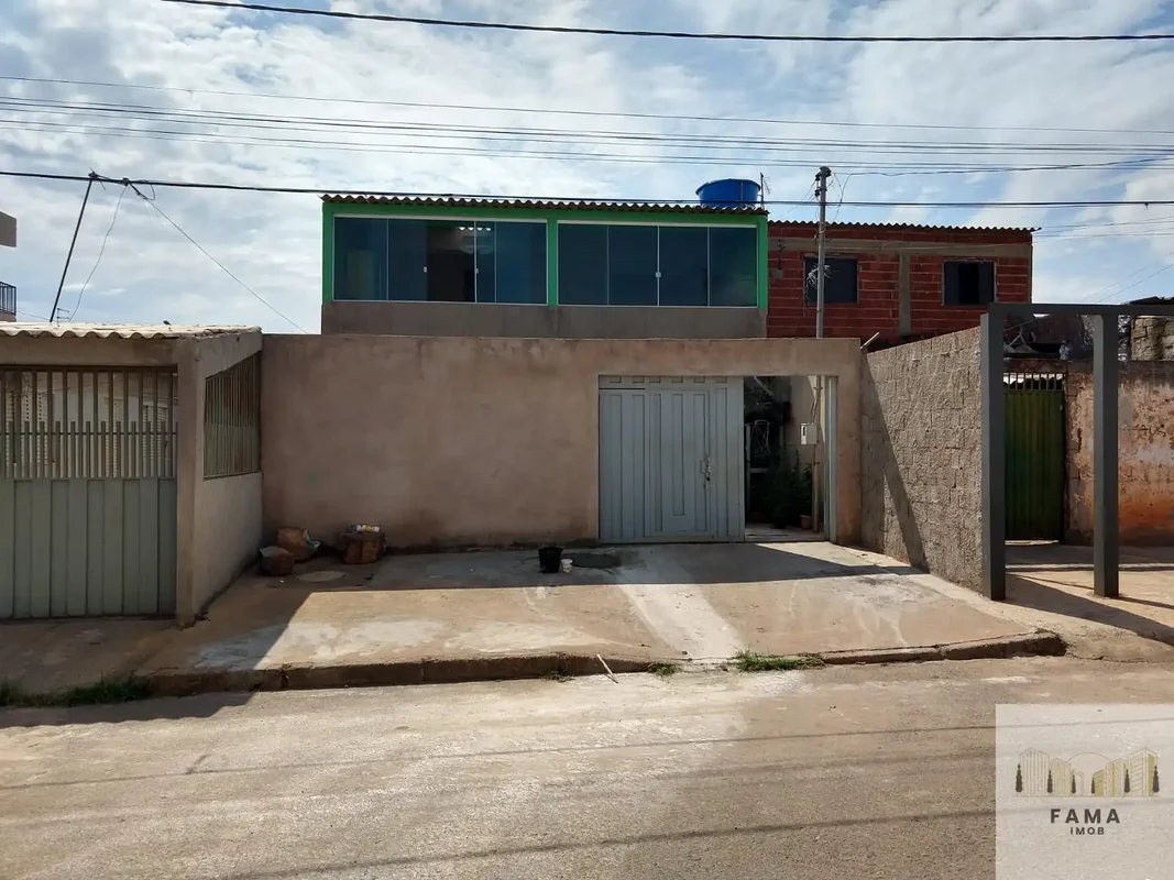 Aproveite esta excelente oportunidade de adquirir um sobrado encantador na Quadr...