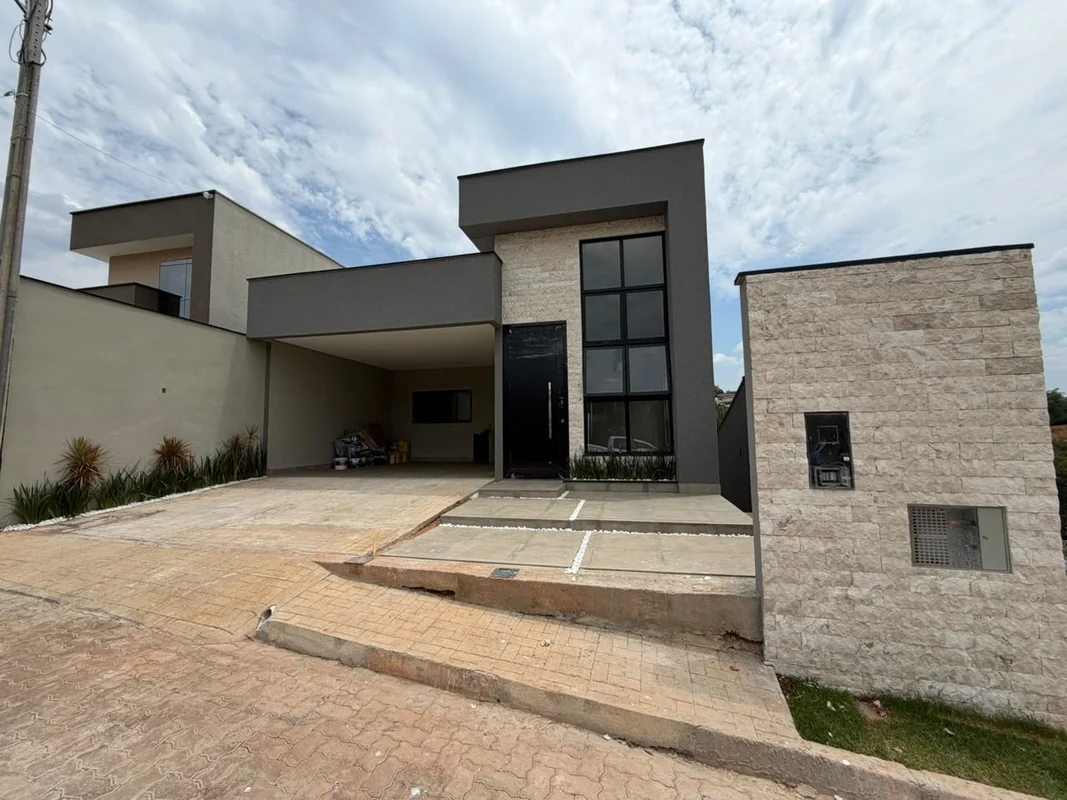 Casa Arniqueiras Condomínio das PalmeirasChácara 113 Sobrado composto por 3 quar...