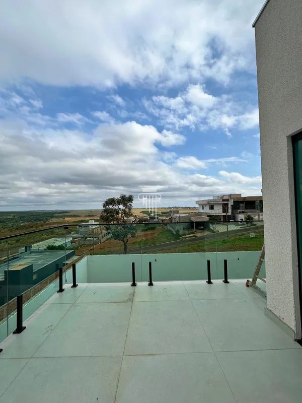 Magnífico sobrado recém construído disponível no Residencial Villa Suíça.Se a su...