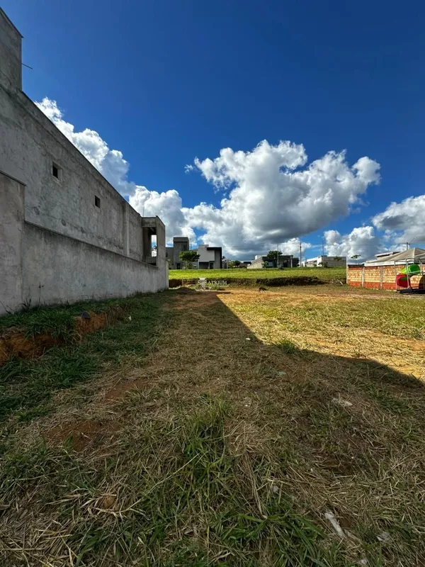 Terreno de 250m², plano, localizado em quadra tranquila do Residencial Villa Suí...