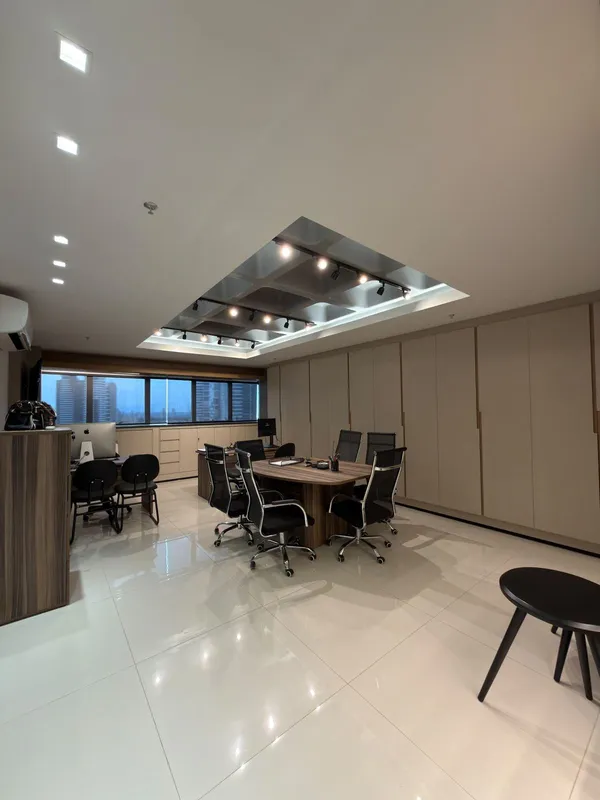 Sala comercial com 43,70 m2Sala amplaCozinhabanheiroandar alto1 vaga de garagemR...