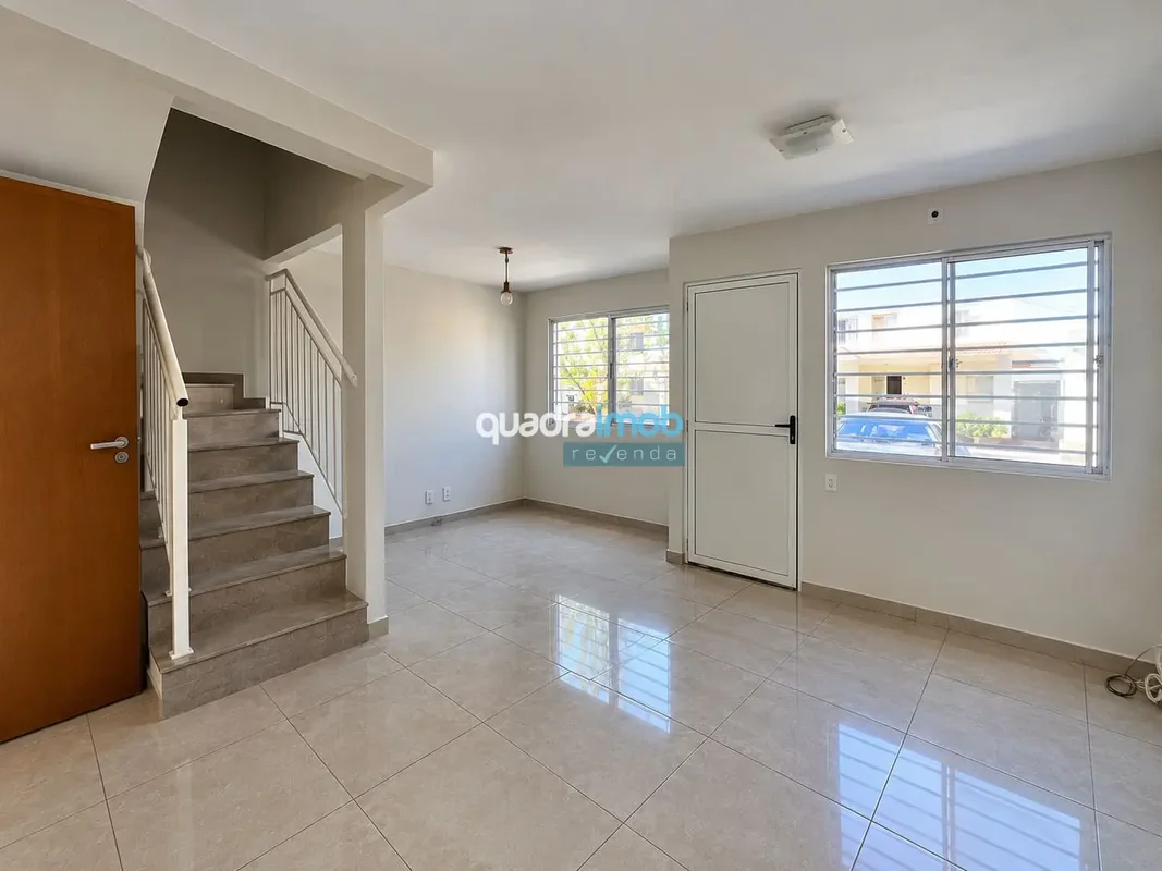 EXCELENTE CASA NO JARDIM MANGUEIRAL, COM 68M², 3 QUARTOS, 1 SUÍTE E 2 VAGAS DE G...