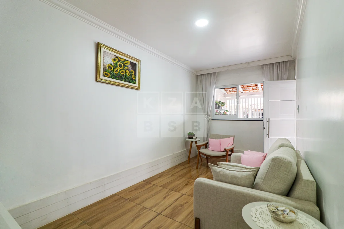 Casa aconchegante na QR 05 Candangolândia3 QUARTOS01 BANHEIROCOZINHA E ÁREA DE S...