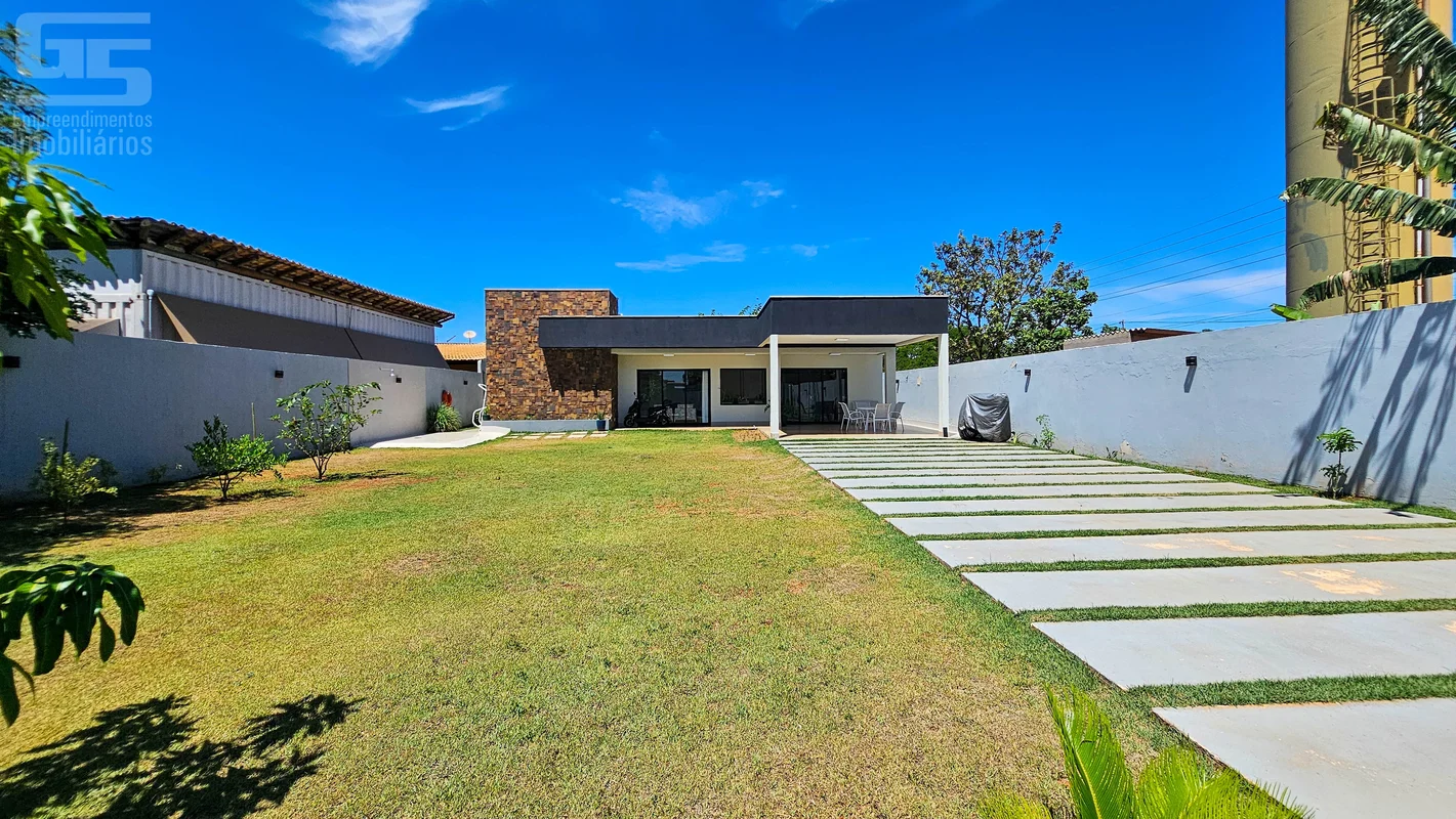 CASA - com área construída de 140m² e 3 quartos com 1 suíte;Características prin...