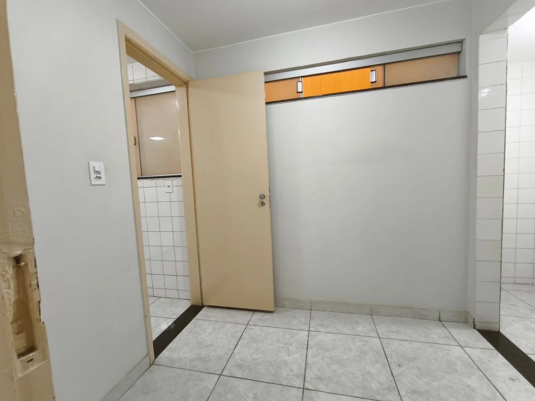 Apartamento da QI 01 do guará I - 1º andar , unidade de cantoBem ventilado com 2...