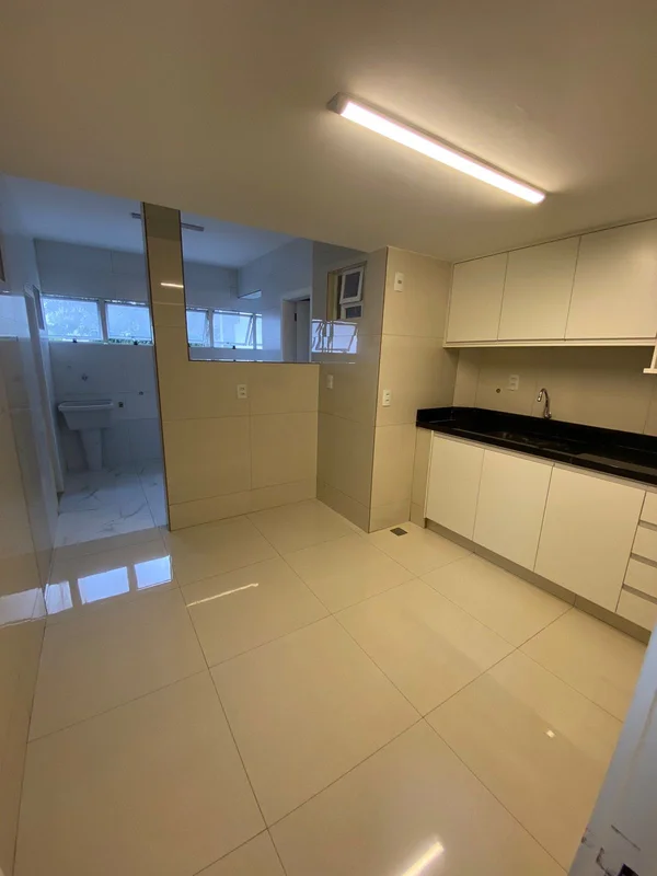 ALUGA-SE | 104 m² | 3 QUARTOS NA SQS 304 — ASA SULUma oportunidade para morar em...