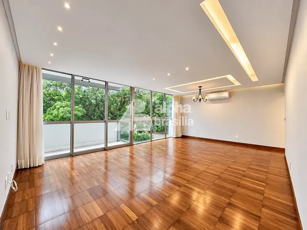 Apartamento vazado e reformado, com ambientes amplos, conforto e praticidade em ...