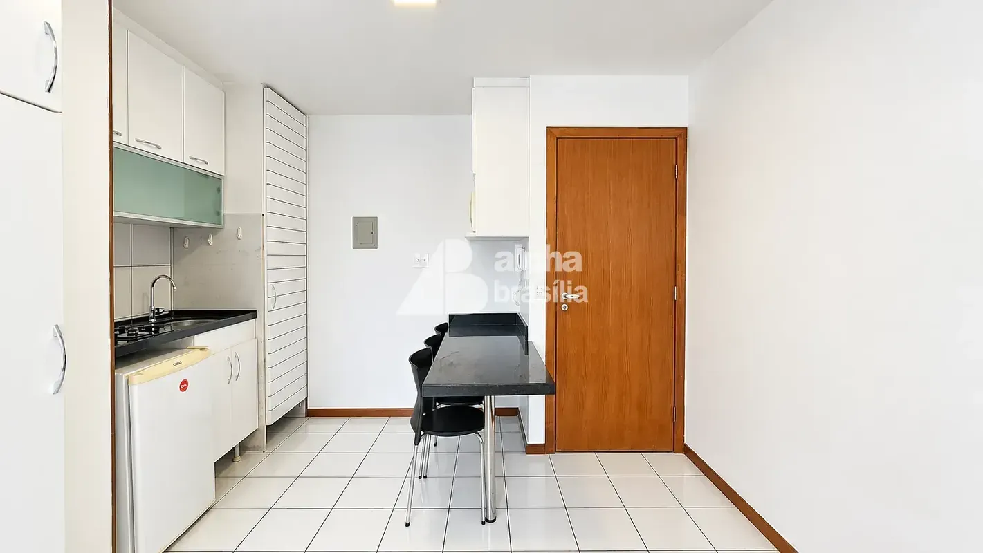 Pronta para morar!Sala com sofá e rack para computadorQuarto com cama de casal (...