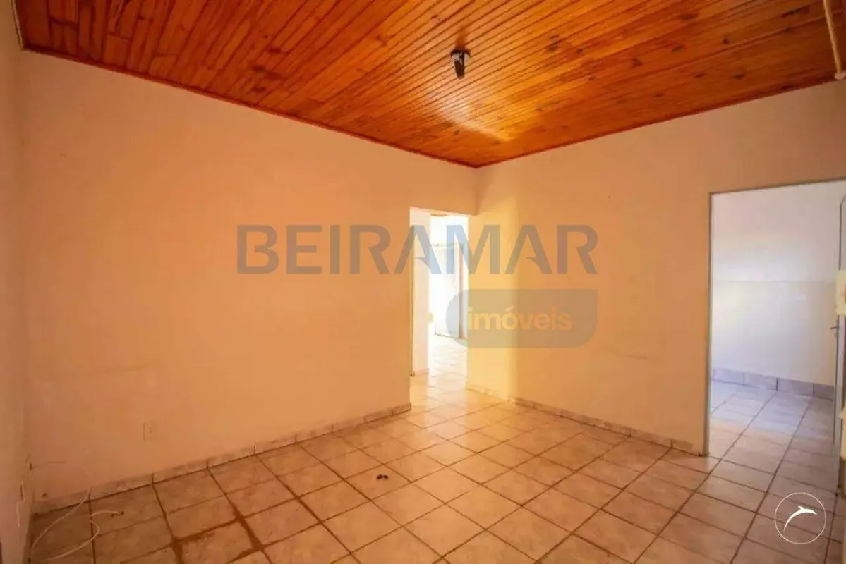 O imóvel dispõe de:- 2 quartos- Sala- Cozinha- Área de serviço- 1 vaga de garage...
