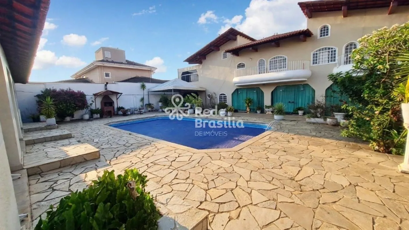 CASA ESPAÇOSA COM 5 QUARTOS, 4 SUÍTES, PISCINA E SALÃO DE FESTASSetor de Mansões...