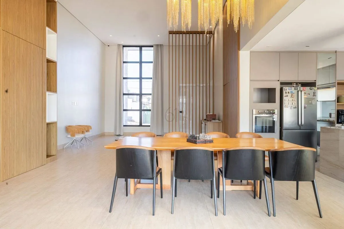 Elegância, modernidade e exclusividade em um só lugar!Uma casa recém-construída,...
