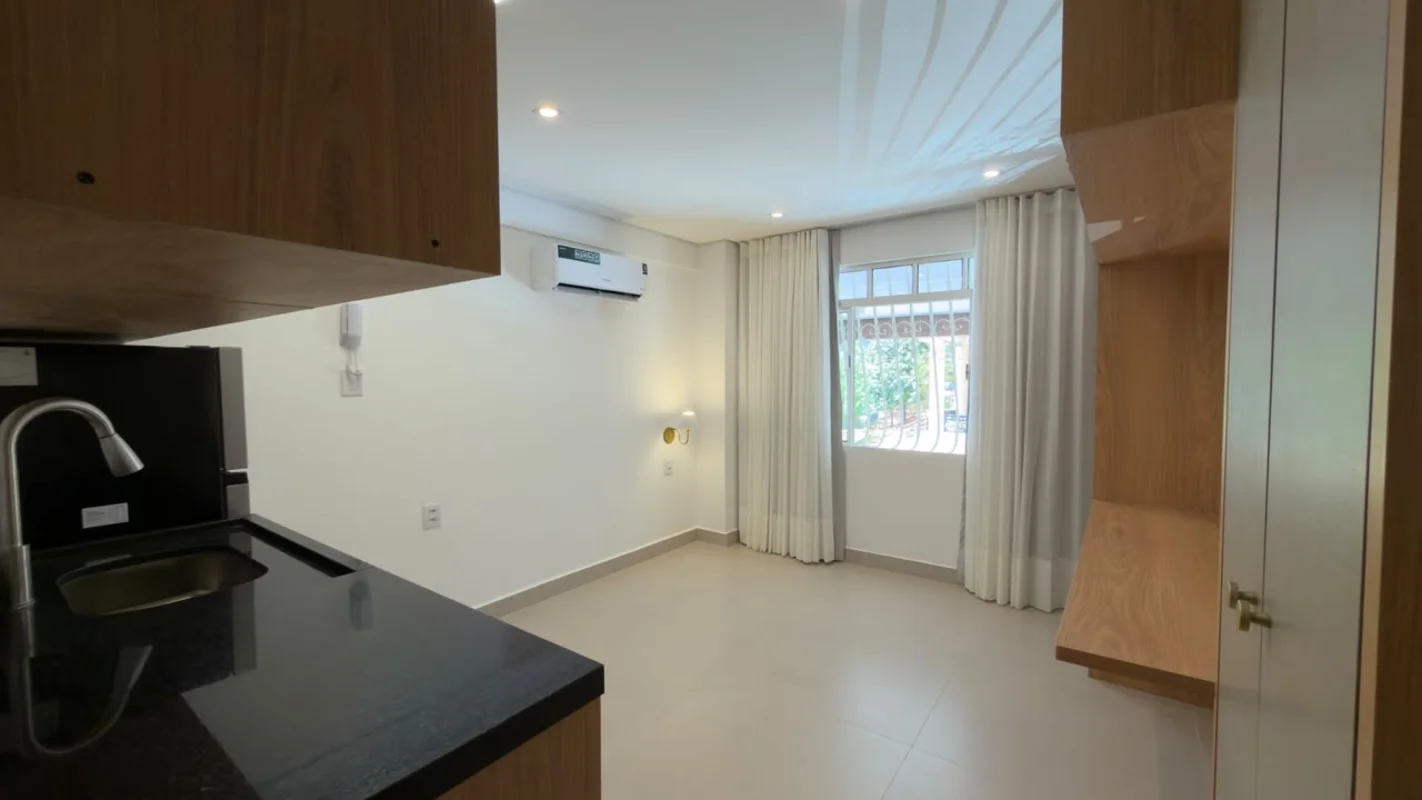 STUDIO REFORMADO À VENDA | CLN 407Praticidade, modernidade e excelente aproveita...