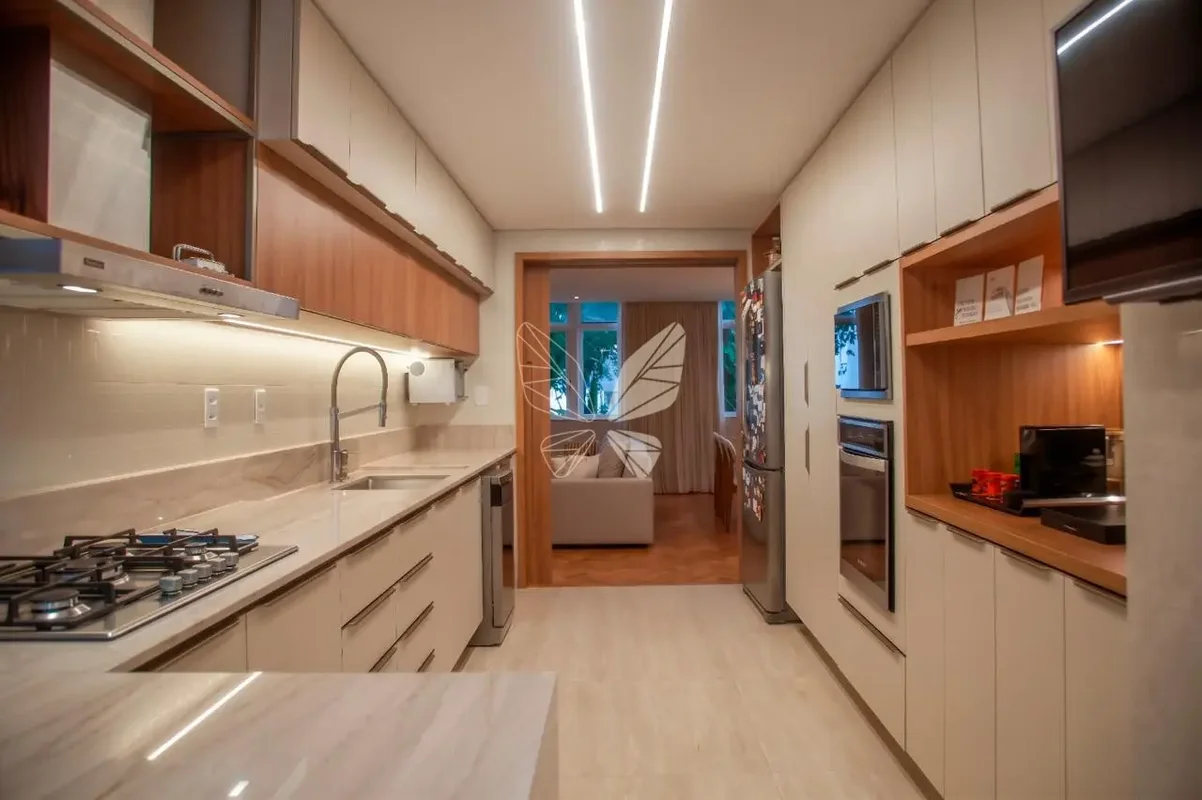 Apartamento reformado de 157 m² na SQS 314 Sul, com 3 quartos sendo 1 suíte, exc...