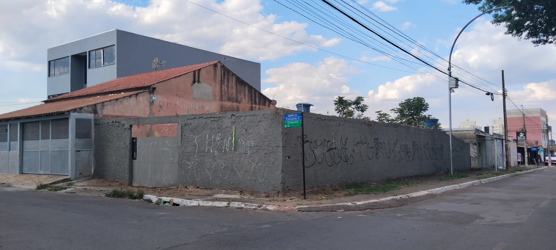 Lote com 250m² de esquina no poente, próximo a escolas, públicas e particulares ...
