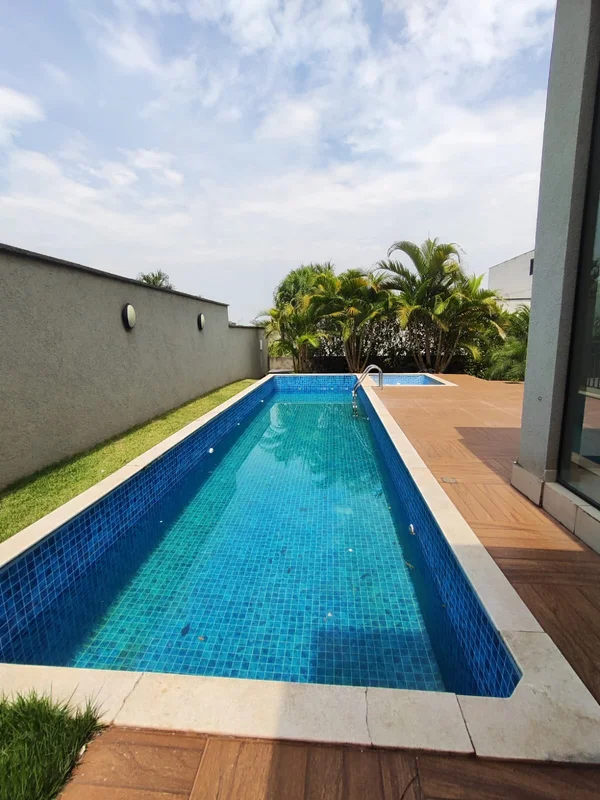 Casa térrea no Jardins MuniqueÁrea do terreno: 741m2Área construída: 400m2Casa b...