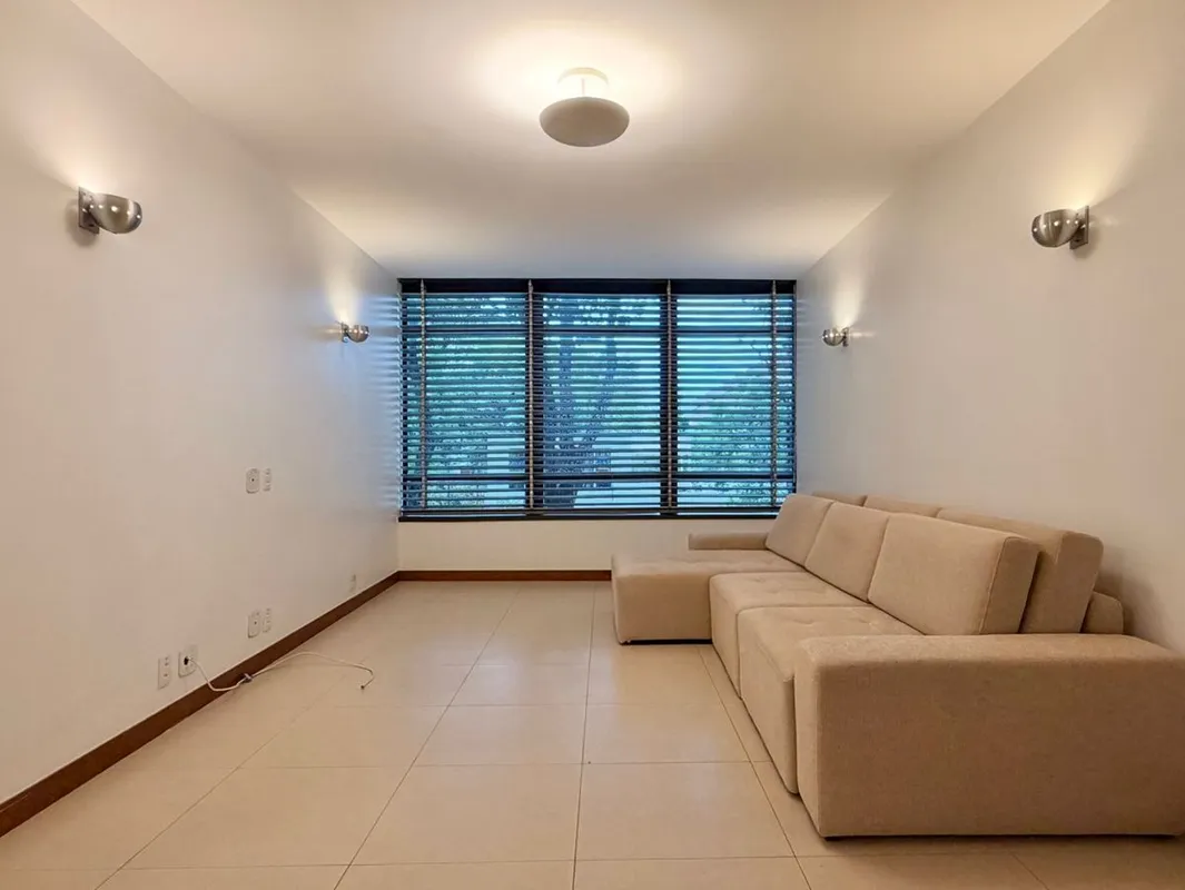 SQS 308 Bloco A Ideal para EmbaixadasExcelente apartamento reformado com 160m2 d...