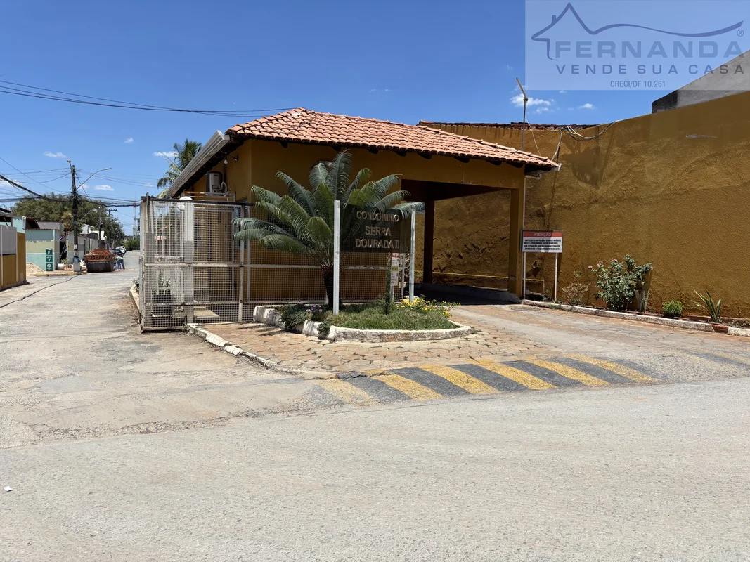Fernanda Vende sua CasaCasa em Condomínio de 127 lotesNo lote de 203m² conta com...