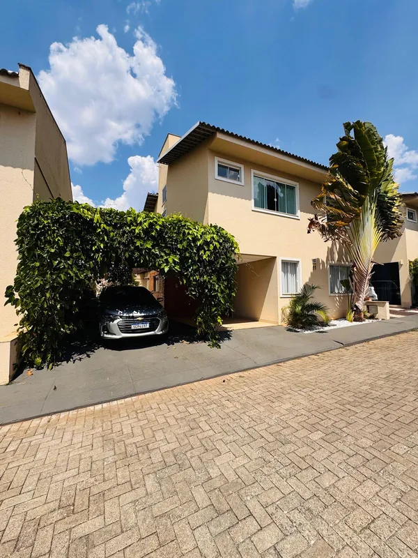 Casa em condomínio à venda no Residencial MontSerrat, no Jardim Imperial, em Goi...