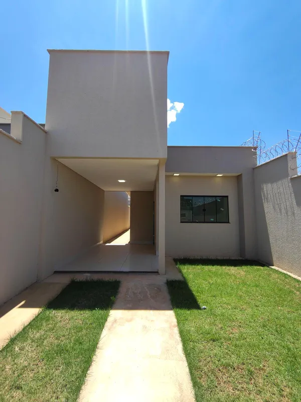 Casa com 3 quartos, sendo 1 suíte, banheiro social, sala ampla, cozinha tipo ame...