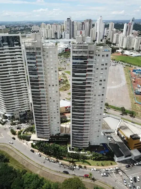 Exclusividade, sofisticação e uma vista panorâmica para o Parque Flamboyant. Est...