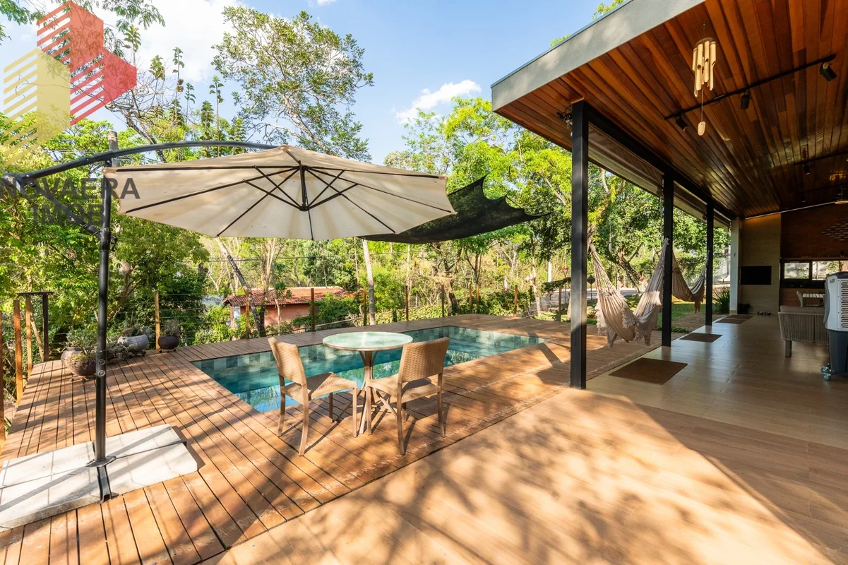 CASA CONTEMPORÂNEA COM PISCINA AQUECIDA NO SOLAR DA SERRA | 300 M² DE ÁREA CONST...